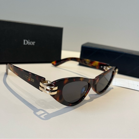 Dior Tortoiseshell Cat-Eye Sunglasses with Black Lenses - Picture 8 of 8